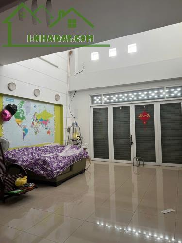 Bán nhà 1trệt 2lầu, p Thống Nhất, Biên Hòa. 160m2 shr thổ cư chỉ 14 tỷ - 2