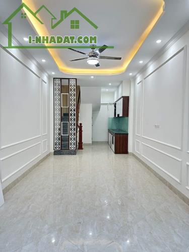 Bán nhà riêng Di Trạch 30m2. Mặt ngõ thông. Thiết kế ở Gia Đình. Đối diện trường Mầm Non - 3