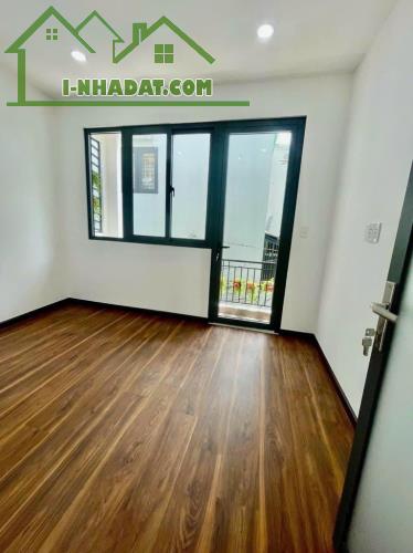 Chỉ hơn 2 tỷ - nhà mới đẹp lung linh - 2 tầng - 30m2 - tặng full nội thất