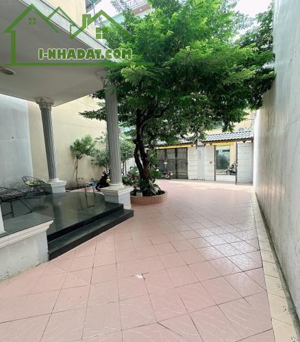 Bán biệt thự Cộng Hoà, P4, Tân Bình, 231m2, 3 tầng, ngang 7,6m, đẹp tuyệt - 4