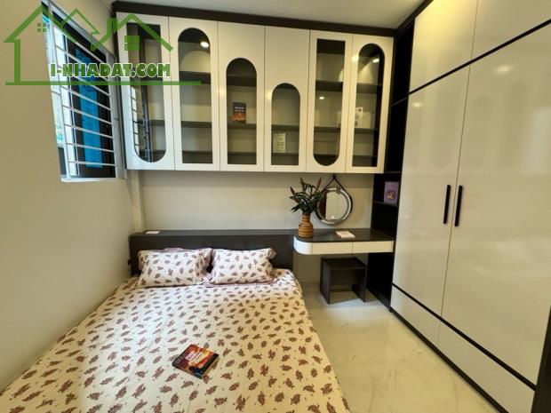 BÁN GẤP NHÀ HÀO NAM 49M2, 5 TẦNG, NGÕ THÔNG, 20M RA MẶT PHỐ, GIÁ 5.2 TỶ