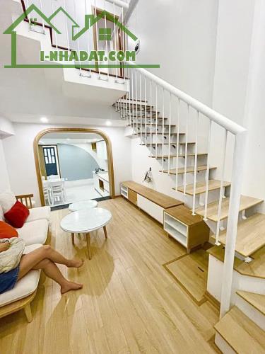 BÁN NHÀ PHỐ , Ô TÔ 4 CHỖ LÙI CỒNG, CÁCH MẶT  PHỐ VIP CHỈ 20M,XUNG QUNAH TIỆN ÍCH BẠT NGÀN