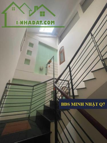 Bán nhà mặt tiền đường chợ Tân Quy, Quận 7. DT: 104m2, 2 Lầu, Sân thượng Giá 28 Tỷ - 3