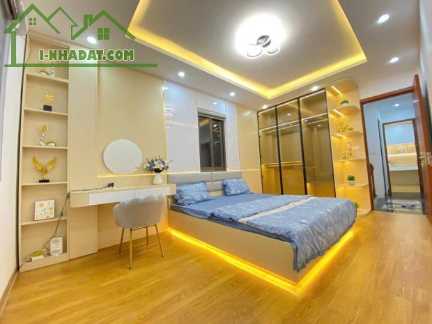 MINH KHAI - HBT 42M2 4 TẦNG FULL ĐỒ - LÔ GÓC 2 MẶT THOÁNG - Ô TÔ CÁCH 30M