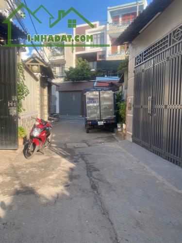cần tiền bán gấp 100m2 gần chợ trung mỹ tây giá 1 tỷ 750 tr thiện chí mua gọi cho em ạ