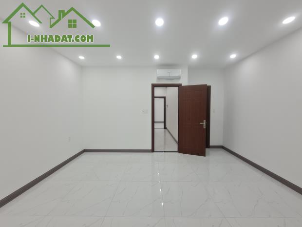 Nhà mới tinh Rosita Khang Điền - DT 100m2 - 3 tầng - cho thuê giá tốt - 2