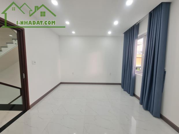 Nhà mới tinh Rosita Khang Điền - DT 100m2 - 3 tầng - cho thuê giá tốt - 4