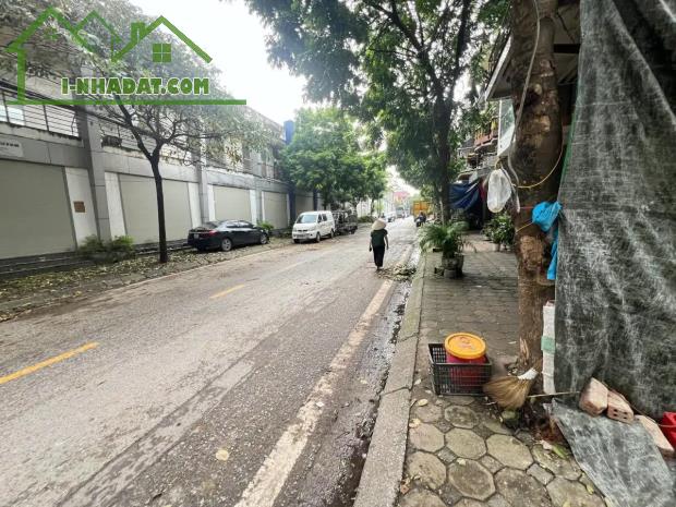 ĐẤT Đức Giang 138m,mt 5.5m,nhỉnh 20tỷ,-Mặt Ngõ Lớn,Lô Góc,vỉa hè rộng,KDoanh