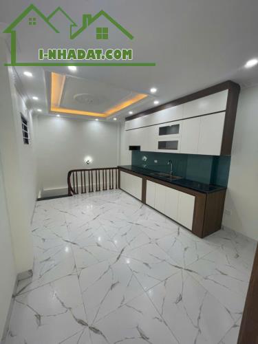 BÁN NHÀ NGÃ TƯ SỞ, CỰC GẦN PHỐ, GẦN ROYAL, BA GÁC TẬN CỬA, NHÀ XÂY MỚI, TRƯỚC NHÀ RỘNG 3M - 2