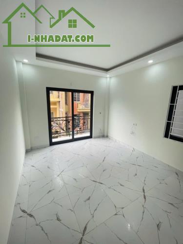 BÁN NHÀ NGÃ TƯ SỞ, CỰC GẦN PHỐ, GẦN ROYAL, BA GÁC TẬN CỬA, NHÀ XÂY MỚI, TRƯỚC NHÀ RỘNG 3M