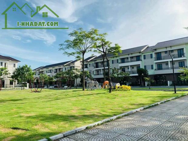 Duy nhất 1 căn 3 tầng, đối diện công viên trung tâm Centa City Vsip Từ Sơn giá hấp dẫn