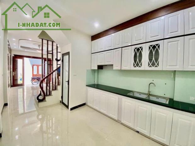 Giang Lẻ - Biên Giang nhà 5 tầng 32m2, , 5p ra Quốc Lộ 6, giá 2.95 tỷ