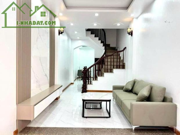 Giang Lẻ - Biên Giang nhà 5 tầng 32m2, , 5p ra Quốc Lộ 6, giá 2.95 tỷ - 5