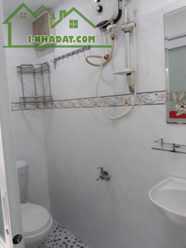 Cần cho thuê chung cư Khang phú 32m 1PN 1WC nhà trống giá 6 triệu