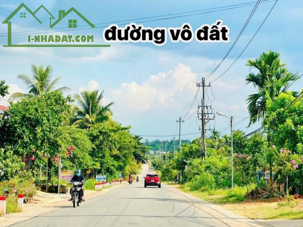 Bán 200m2 đất thổ cư- ngang 10m, dài 20m. Đường bê tông, gần  ngã tư Dầu Giây. Giá 600 tri - 4