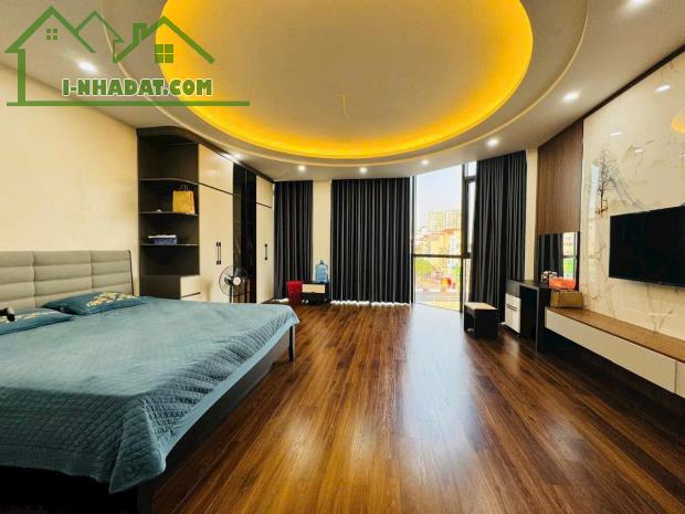 Bán nhà ngã 4 phố Hồng Tiến, Vị trí siêu sầm uất, kinh doanh ngày đêm, 8 Tầng, Thang Máy. - 1