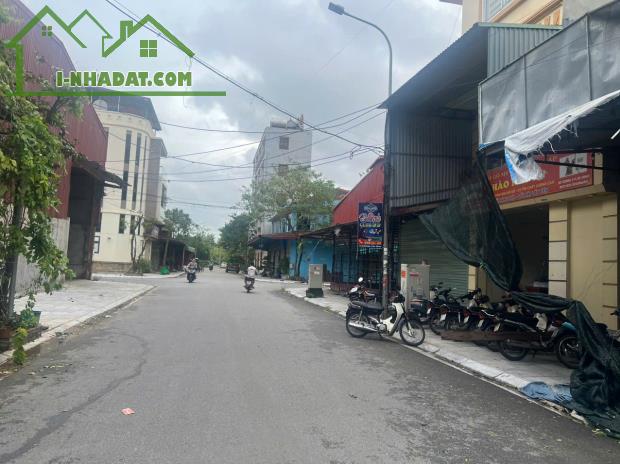 BÃO YAGI MAI ĐỘNG HƯƠNG MẠC TỪ SƠN BẮC NINH Dt : 116m mt : 5mchỉ có  7xx
Hàng xóm thân - 2