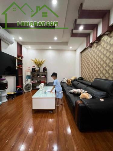 NHÀ ĐẸP Ở LUÔN- 5 TẦNG 5 NGỦ - VÀI BƯỚC RA PHỐ , 3 BƯỚC RA OTO - NGÕ RỘNG - NỞ HẬU - HÀNG - 3