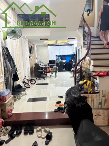 NHÀ ĐẸP Ở LUÔN- 5 TẦNG 5 NGỦ - VÀI BƯỚC RA PHỐ , 3 BƯỚC RA OTO - NGÕ RỘNG - NỞ HẬU - HÀNG