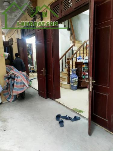 Bán nhà ngõ 269 Lạc Long Quân, DT 80m, 4 tầng, MT 6.7m, giá 14 tỷ, ngõ 2.5m. - 2