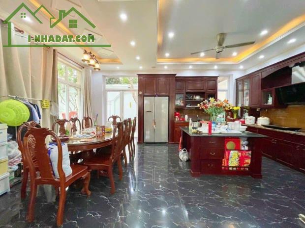 BIỆT THỰ HIỆP BÌNH CHÁNH, 204M2, 4 TẦNG, NGANG 11M, 5PN, CÓ HỒ BƠI, SÂN VƯỜN, CHỈ 31 TỶ. - 4