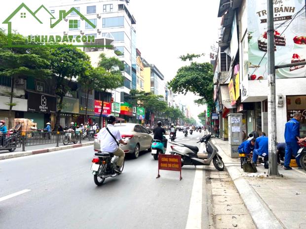 Bán Nhà Mặt phố Tây Sơn 80m2, MT 5m, Không QH, Vỉa hè rộng