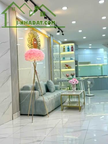 Nhà đẹp full nội thất 3 lầu ST hẻm xe hơi Nguyễn Thị Thập, Quận 7