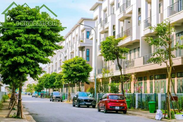 Bán gấp Shophouse 4 tầng view 7 tòa chung cư Centa Diamond VSIP giá tốt nhất