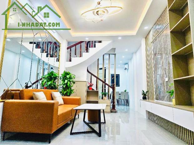 BÁN NHÀ LẠC LONG QUÂN 35M2 - GIÁ NHỈNH 6 TỶ - SỔ HOA HẬU  - 20M Ô TÔ TRÁNH - NGÕ THÔNG