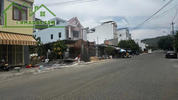 BÁN ĐẤT MẶT TIỀN TRẦN KHÁT CHÂN - VĨNH HÒA, NHA TRANG - GIÁ CHỈ 5.6 TỶ!
- Vị trí siêu - 3