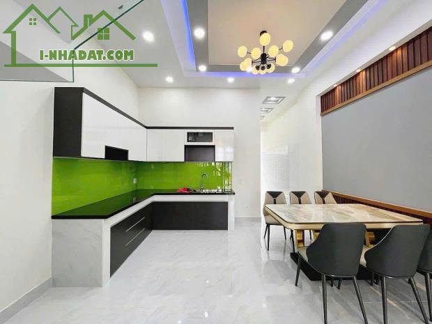 Bán Nhà Lầu 5x21 Mặt Tiền Kinh Doanh Sổ Riêng Thổ Cư Ngay Đường Đồng Khởi - 1