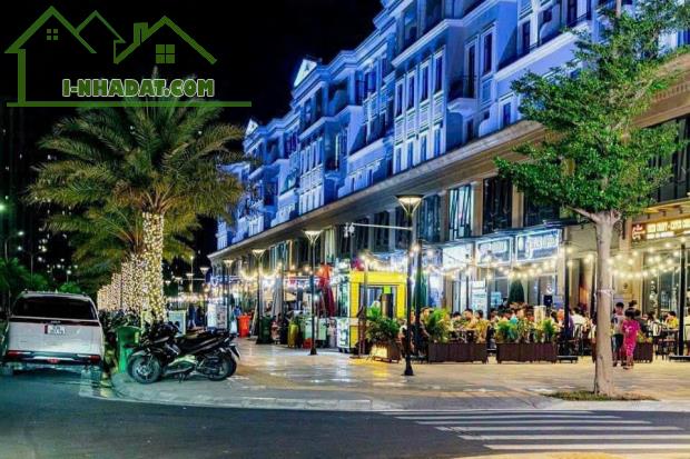 Bán shophouse kinh doanh sầm uất giá tốt Vinhome Grand Park Quận 9. Cần bán shophouse - 1