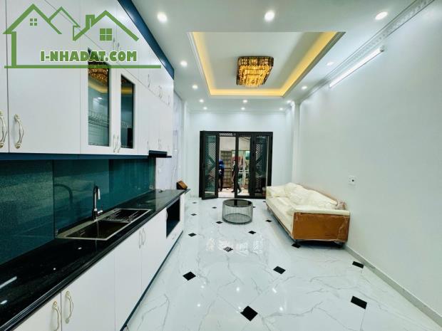 Bán Nhà phố Dương Văn Bé 35m 5 tầng mt3.7m thang máy, cách mp 20m