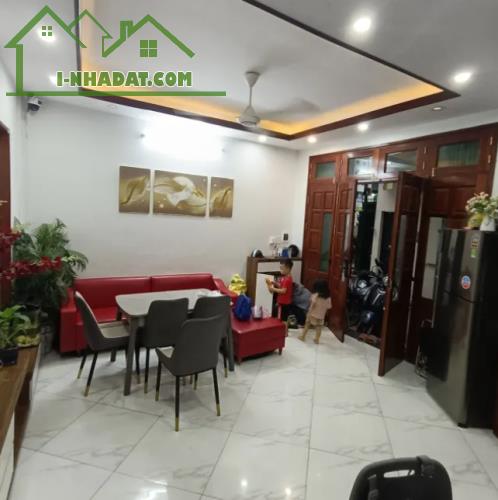 Bán nhà trung tâm Hoàng Mai, nhà mới kinh doanh, ngõ ba gác , 40m2, giá nhỉnh 5 tỷ - 1