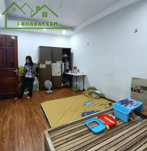 Bán nhà trung tâm Hoàng Mai, nhà mới kinh doanh, ngõ ba gác , 40m2, giá nhỉnh 5 tỷ - 2