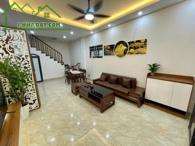 Bán nhà Lệ Mât,Việt Hưng 5 tầng,40m2,Mt4.5m lô góc,gần oto nhỉnh 6 tỷ - 1
