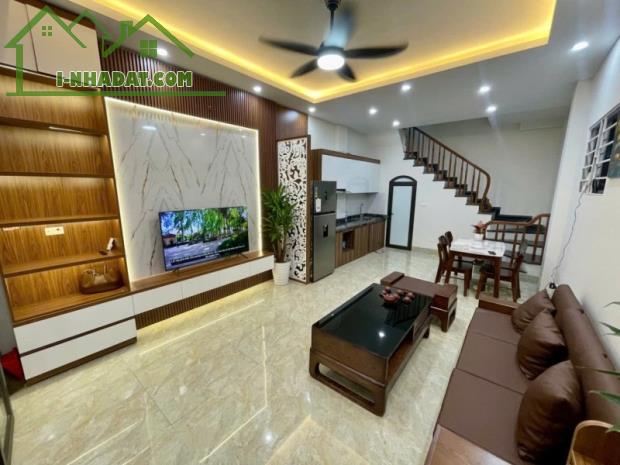 Bán nhà Lệ Mât,Việt Hưng 5 tầng,40m2,Mt4.5m lô góc,gần oto nhỉnh 6 tỷ - 2