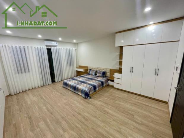 Bán nhà Lệ Mât,Việt Hưng 5 tầng,40m2,Mt4.5m lô góc,gần oto nhỉnh 6 tỷ - 4