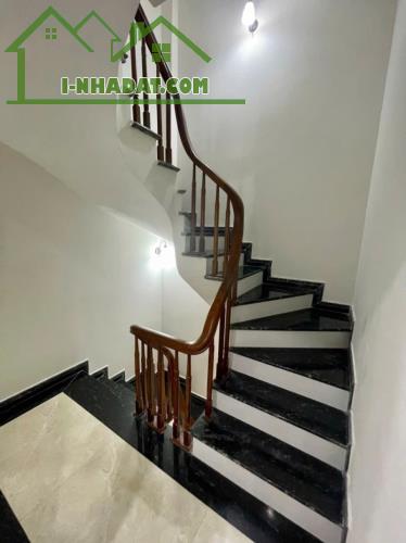 Bán nhà Lệ Mât,Việt Hưng 5 tầng,40m2,Mt4.5m lô góc,gần oto nhỉnh 6 tỷ - 5