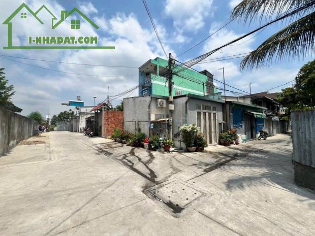 BÁN GẤP lô đất 108 m2 giá chỉ 1 tỷ 370 tr gần chợ Xuân thới thượng gọi  cho em xem sổ