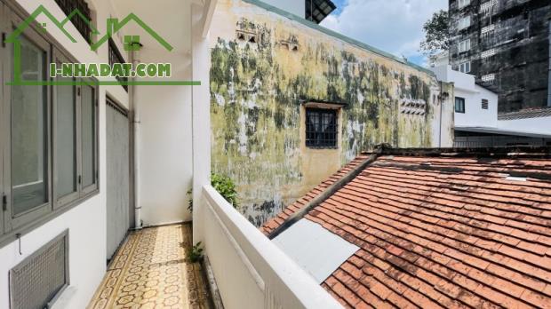 Gấp bán nhà Quận 1, đất 240m2 chỉ 70 tỷ, gần cạnh Mặt tiền Lê Thị Riêng. - 1