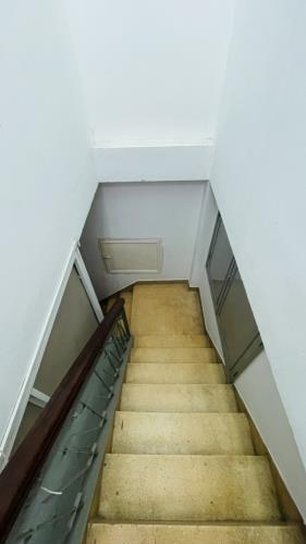 Gấp bán nhà Quận 1, đất 240m2 chỉ 70 tỷ, gần cạnh Mặt tiền Lê Thị Riêng. - 2