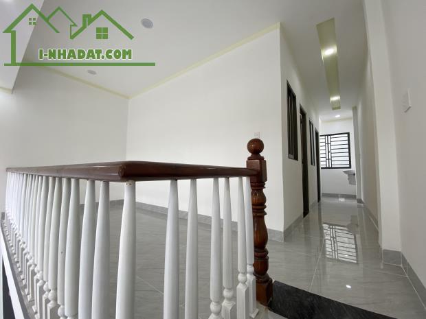 Bán Nhà mới Xây Diện Tích 90m2 . Có Hoàn Công