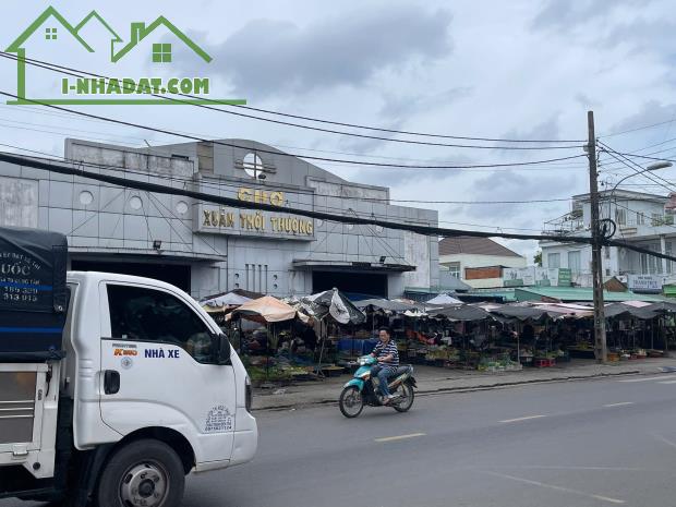 CHỦ KẸT TIỀN GỬI BÁN 90M2 GIÁ 1 TỶ 410 TR GẦN CHỢ XUÂN THỚI THƯỢNG GỌI XEM ĐẤT
