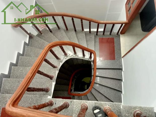 BÁN GẤP NHÀ 4 tầng, Trần Nguyên Hãn, Nghĩa Xá, Lê Chân. HP. 5,8tỷ. 69m2. Đường 7m. - 5
