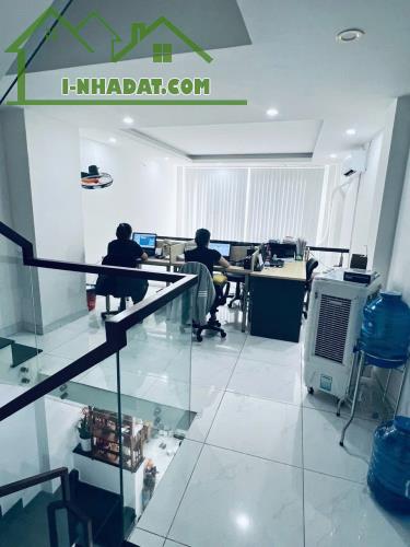 HIẾM NHÀ BÁN - NHÀ 5 TẦNG TRƯỜNG SA - GIÁP RANH QUẬN 1 - DÒNG TIỀN 25TR/THÁNG - 1