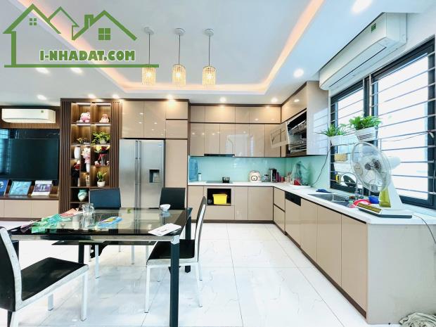 Bán Nhà Đẹp Phố Lạc Trung, Hai Bà Trưng, Ôtô, Phân Lô Vip, 55m2x5T, Giá 13.5 tỷ