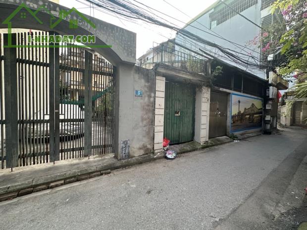 Bán đất Thạch Bàn Long Biên, Sát phố, DT: 60m2, Ô tô vào đất, Giá bán nhỉnh 10 tỷ. - 1