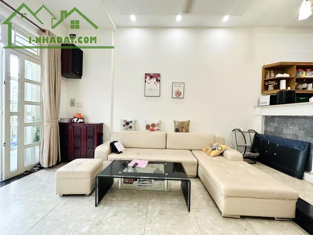 Gấp bán nhà Bình Thạnh, giá 20.6 tỷ, 5 tầng, dt nền 200m2, khu dân cư Bình Lợi.