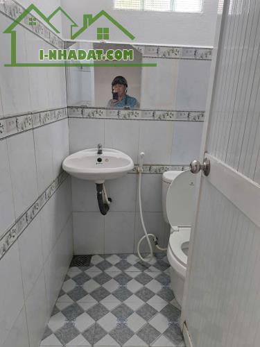 cho thuê nhà có sân vườn hẻm 132 đường 3/2 60m2 lộ ô tô giá 4tr/tháng - 1